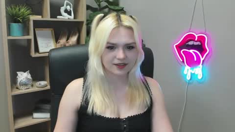 Lily online show from April 9, 1:27 pm