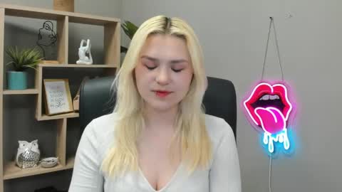 Lily online show from June 3, 6:38 am