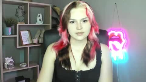 Lily online show from June 7, 1:37 pm