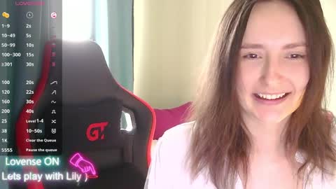 Snapshot of lilyxsky chatting on April 2, 11:08 am LilyXSky online show from April 2, 11:08 am