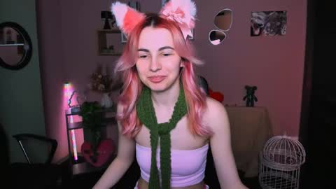 Snapshot of lina_fox12 chatting on April 22, 11:34 am lina_fox12 online show from April 22, 11:34 am