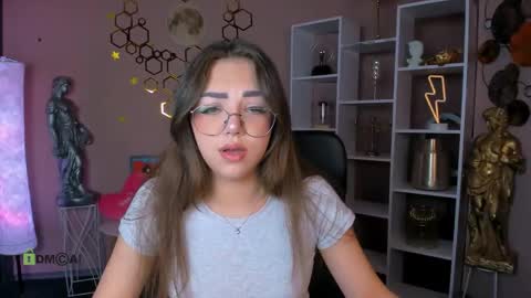 Snapshot of lina_fox12 chatting on May 14, 12:12 pm lina_fox12 online show from May 14, 12:12 pm