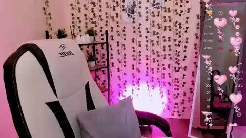 Snapshot of linablossom chatting on June 30, 3:29 am Lina online show from June 30, 3:29 am