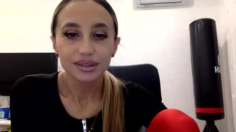 linavora online show from February 14, 8:05 pm