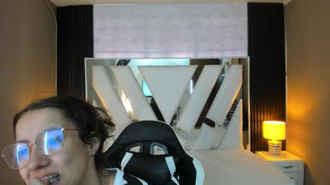  Linda  online show from December 14, 1:05 pm