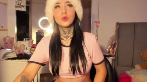 Lindaa maria  online show from April 15, 9:05 am