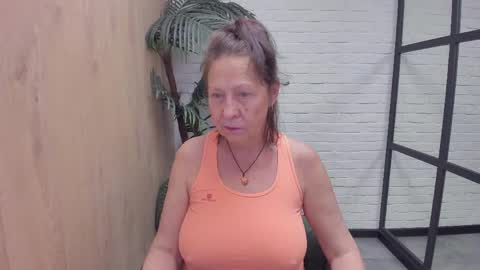Snapshot of lindahottie chatting on May 14, 5:47 am Linda online show from May 14, 5:47 am