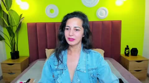 Snapshot of lindainsatiable chatting on May 4, 1:34 am Linda online show from May 4, 1:34 am