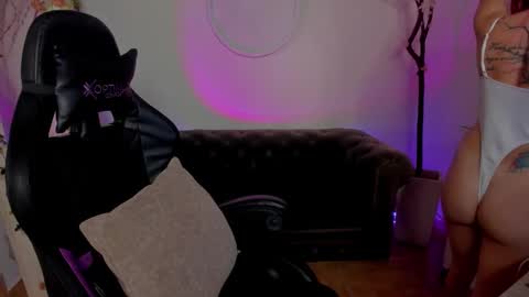 Lindsay    online show from September 8, 11:37 pm