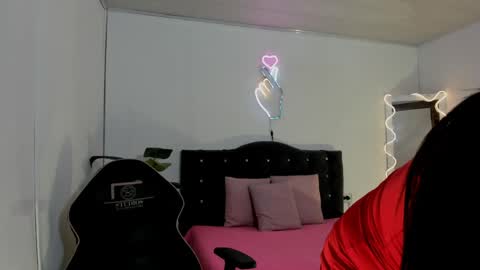 Linda  online show from April 12, 3:22 am