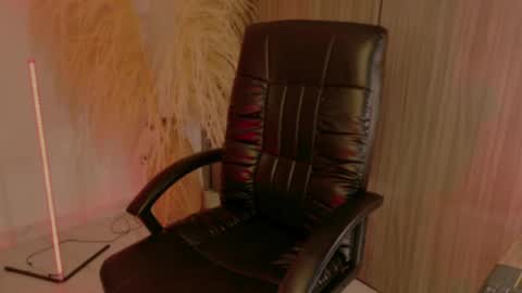 Lindsey Moss online show from March 16, 12:17 am