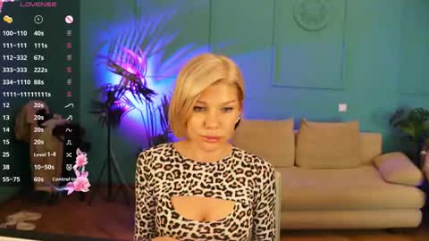 Snapshot of lindsi_luvviv chatting on February 1, 3:54 pm lindsi_luvviv online show from February 1, 3:54 pm