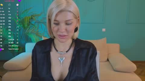 Snapshot of lindsi_luvviv chatting on June 15, 3:47 pm lindsi_luvviv online show from June 15, 3:47 pm