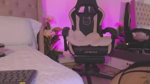 Luciana online show from April 16, 8:20 pm