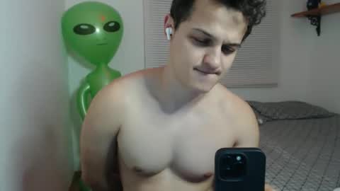 Snapshot of lioncluess chatting on January 9, 8:54 pm Lion Cluess online show from January 9, 8:54 pm