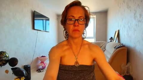 Liora Weiss online show from May 23, 9:24 am
