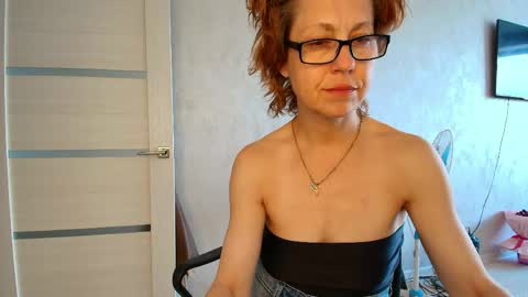 Liora Weiss online show from June 2, 12:18 pm