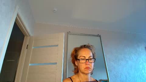 Snapshot of lioraweiss chatting on June 20, 2:42 pm Liora Weiss online show from June 20, 2:42 pm