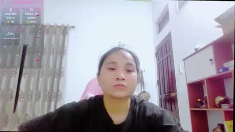 lisa_hanw online show from May 7, 3:50 pm