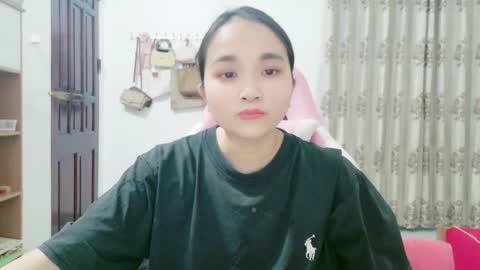 lisa_hanw online show from May 14, 1:40 pm