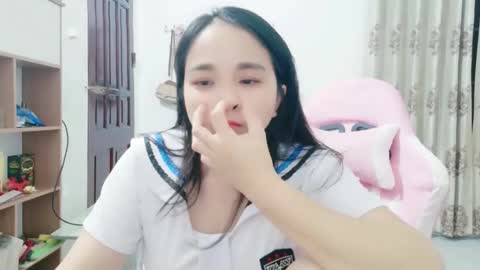 lisa_hanw online show from May 16, 3:00 pm