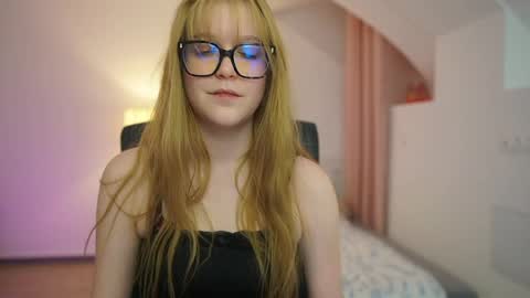 lisa mccoy  online show from March 22, 7:06 pm