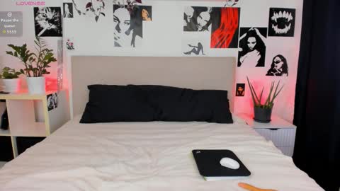 lisa_moons online show from October 23, 5:33 pm