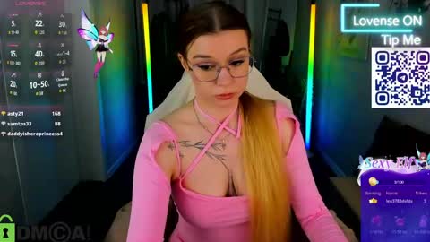 Snapshot of lisa_rabbit chatting on June 8, 1:28 am lisa_rabbit online show from June 8, 1:28 am
