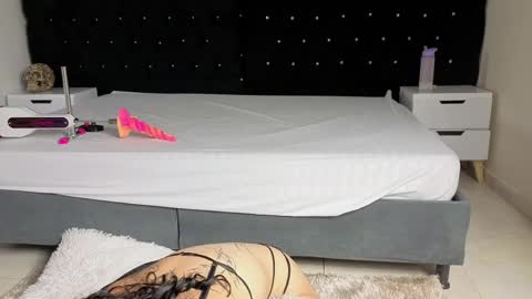 lisa_sweetas online show from April 7, 8:20 pm