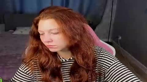 Snapshot of lisaaxfox chatting on August 3, 1:15 am LisaFox online show from August 3, 1:15 am