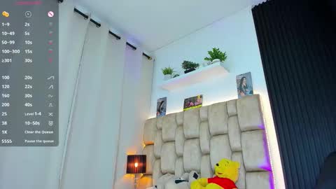 Sophie ---- connected from 1400 to 2100 Colombia time online show from November 24, 8:41 pm