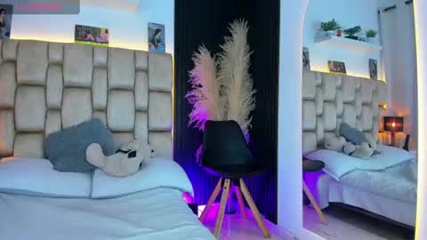 Sophie ---- connected from 1400 to 2100 Colombia time online show from June 15, 8:22 pm