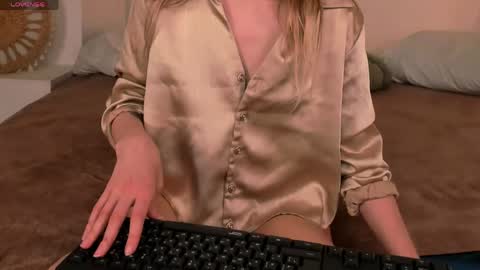 Snapshot of little_clare_ chatting on March 27, 11:32 am little_clare_ online show from March 27, 11:32 am