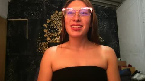 Snapshot of little_devil_diablita90 chatting on July 12, 9:28 pm Diablita online show from July 12, 9:28 pm