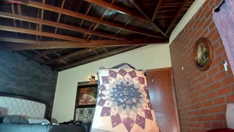 Izzi online show from January 7, 6:43 pm