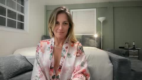 Snapshot of little_lies chatting on July 21, 2:36 am little lies online show from July 21, 2:36 am