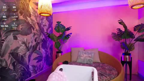 Snapshot of little_paulette chatting on October 19, 1:12 pm Paulette online show from October 19, 1:12 pm