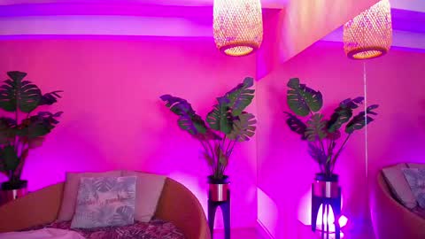 Snapshot of little_paulette chatting on November 15, 1:18 pm Paulette online show from November 15, 1:18 pm