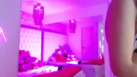 Snapshot of little_paulette chatting on February 12, 3:45 am Paulette online show from February 12, 3:45 am