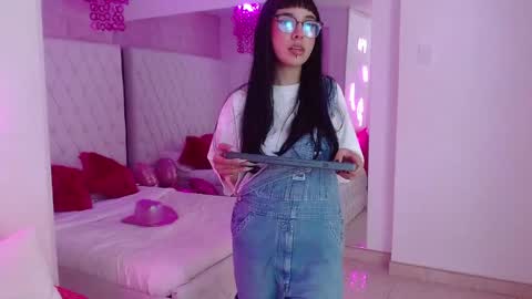 Snapshot of little_paulette chatting on March 4, 3:23 am Paulette online show from March 4, 3:23 am