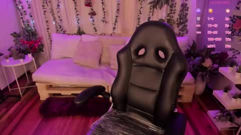 Snapshot of little_xioo chatting on February 11, 11:54 pm Xiom online show from February 11, 11:54 pm