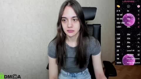 littleashleyy online show from April 18, 6:12 pm