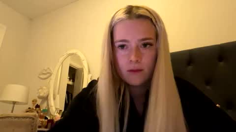 Littleblonde010 online show from November 16, 7:41 pm