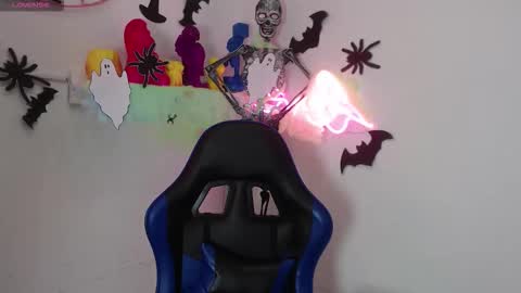 Angel  online show from October 31, 9:05 pm