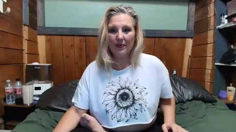 lisanixs online show from April 16, 12:55 am