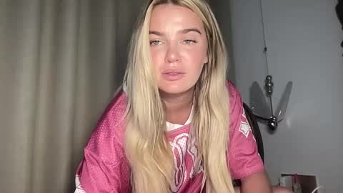 Snapshot of littlemaryjane19 chatting on December 14, 3:56 am Marciabrady online show from December 14, 3:56 am