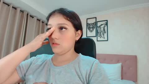 Sarahs Room online show from July 7, 12:02 am