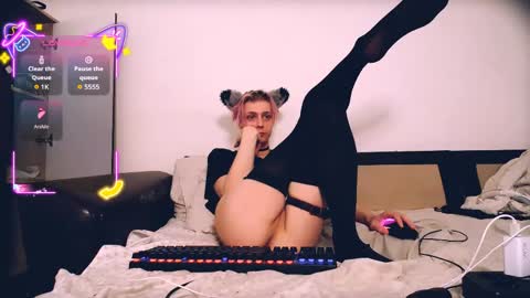 Felix online show from June 6, 8:24 pm