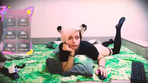 Snapshot of littlepinkcat chatting on July 22, 12:02 am Felix online show from July 22, 12:02 am
