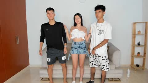 - Eileen - Izzy - Stiven online show from February 4, 1:38 pm